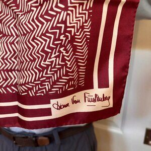 Diane Von Furstenberg  silk Scarf wine/white